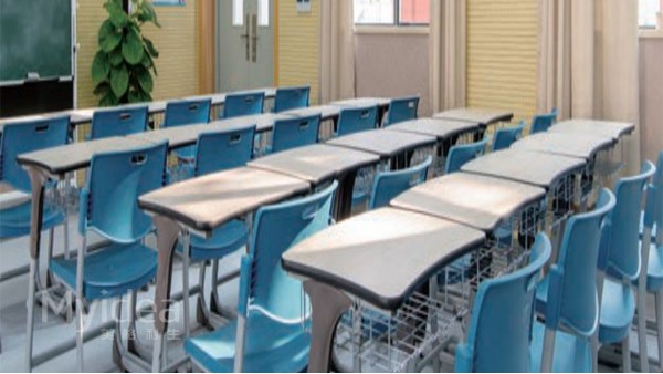 学校课桌椅一般用什么材料？